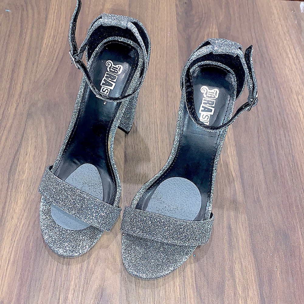 Brand - Brash. Size- 7.  Color- Sparkly/Silver